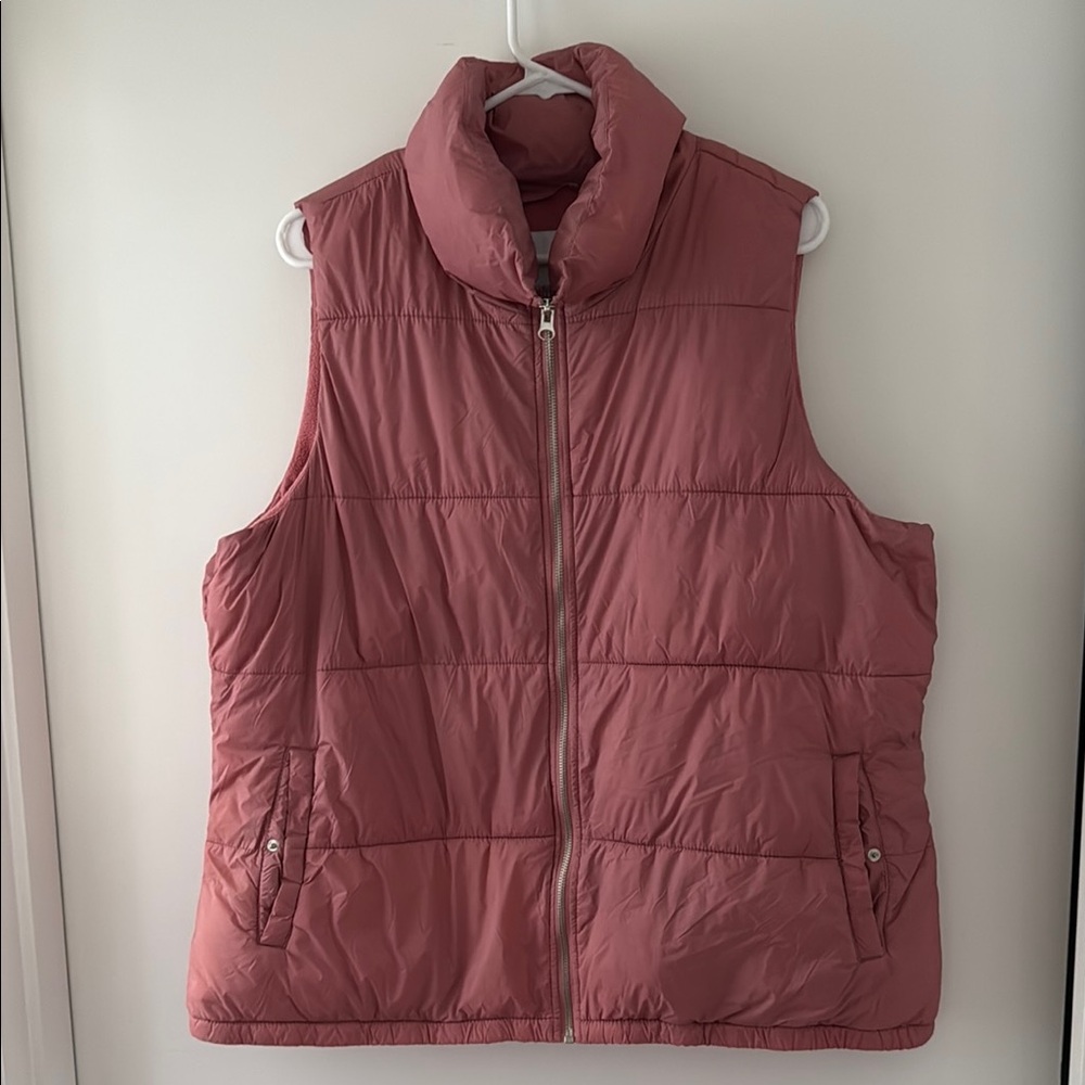 Old Navy Women's Puffer Vest